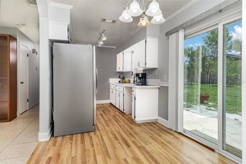 Single Family Residence in EAGLE LAKE FL 530 S ORANGE COURT 7.jpg
