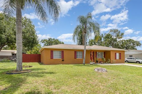 Single Family Residence in EAGLE LAKE FL 530 S ORANGE COURT 1.jpg