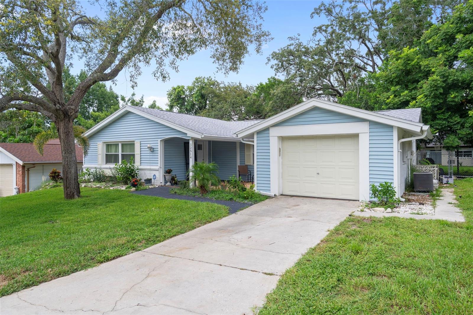 12514 Coffee Hill Row, Hudson, FL 34667 photo