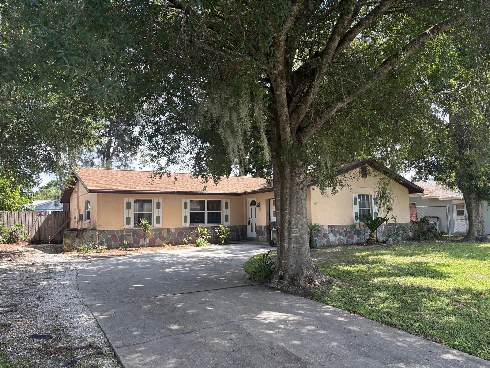 3925 Allan Pl, Sarasota, FL 34241