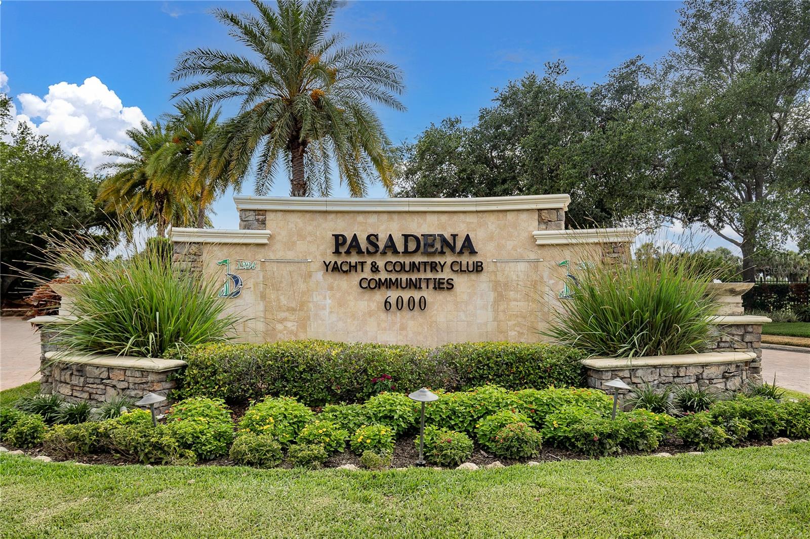 5950 Pelican Bay Plz #601, Gulfport, FL 33707 photo