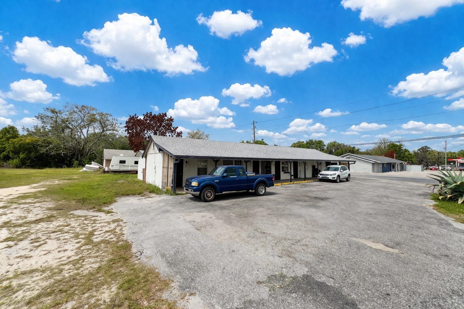 617 Myers Blvd, Mascotte, FL 34753
