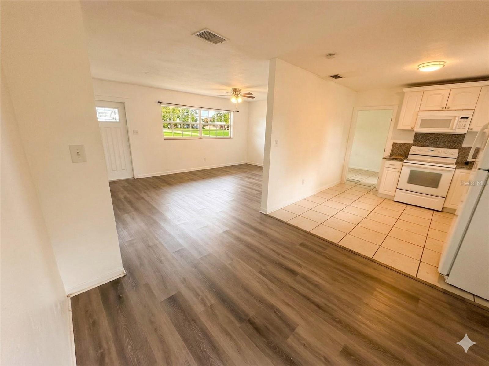4161 Bluefish Dr, Saint Petersburg, FL 33705 photo