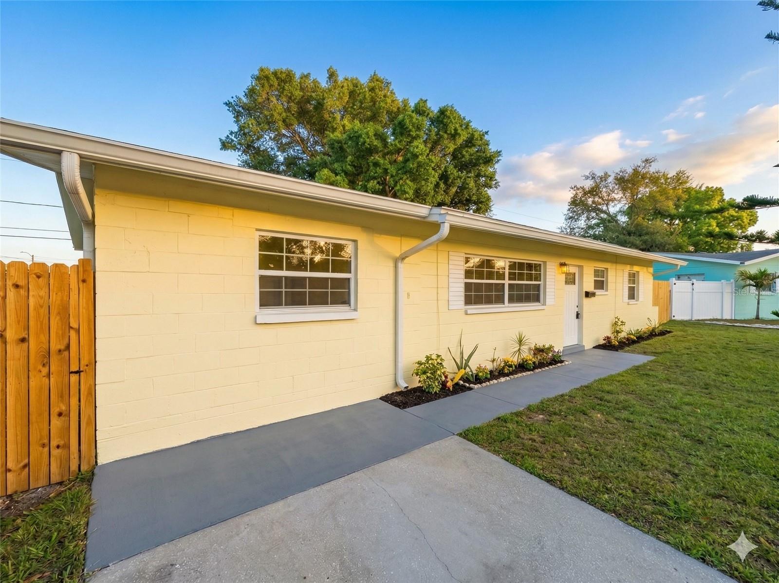 4161 Bluefish Dr, Saint Petersburg, FL 33705 photo