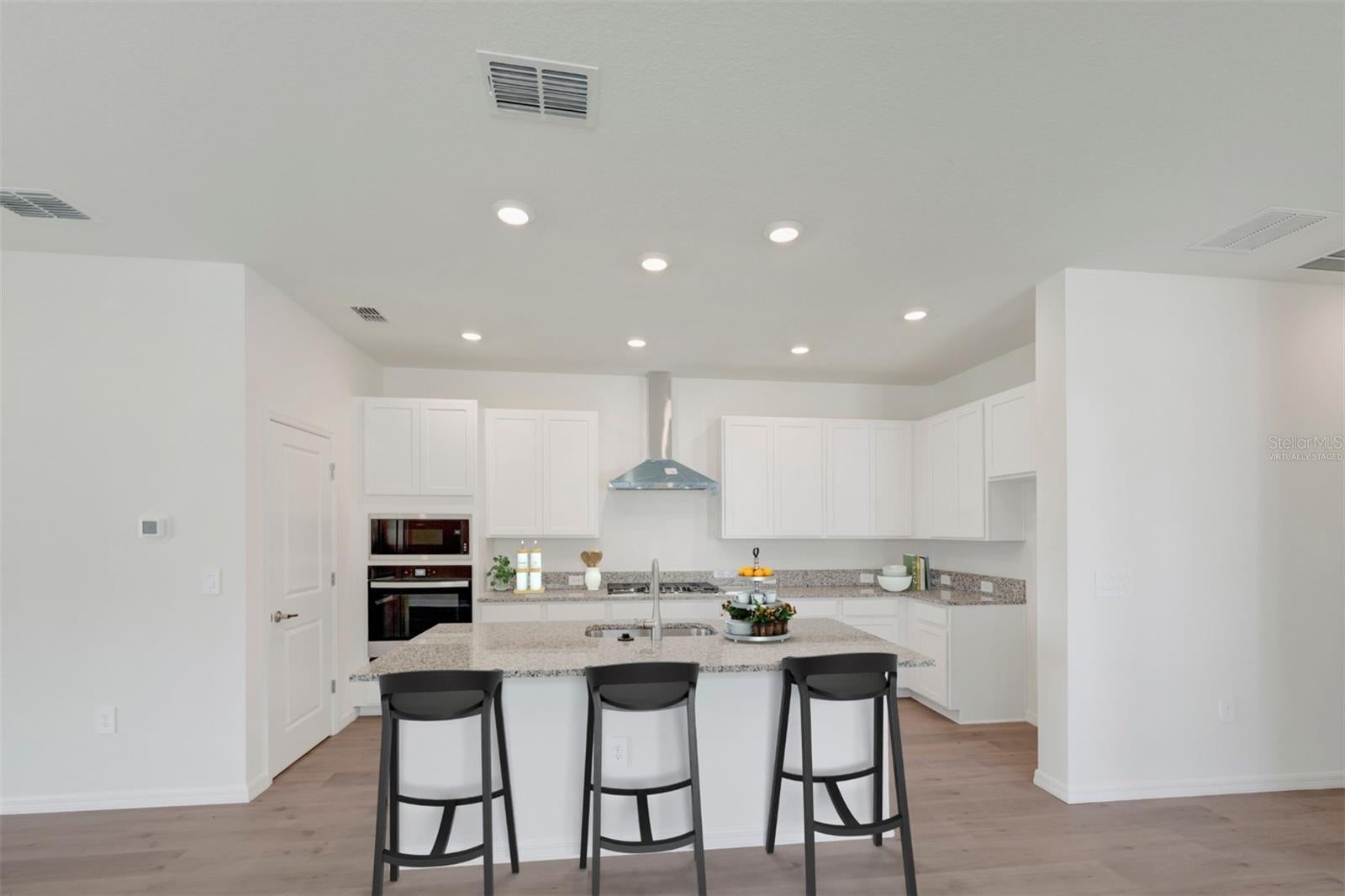 2816 Marrakesh Ln, Sarasota, FL 34234 photo