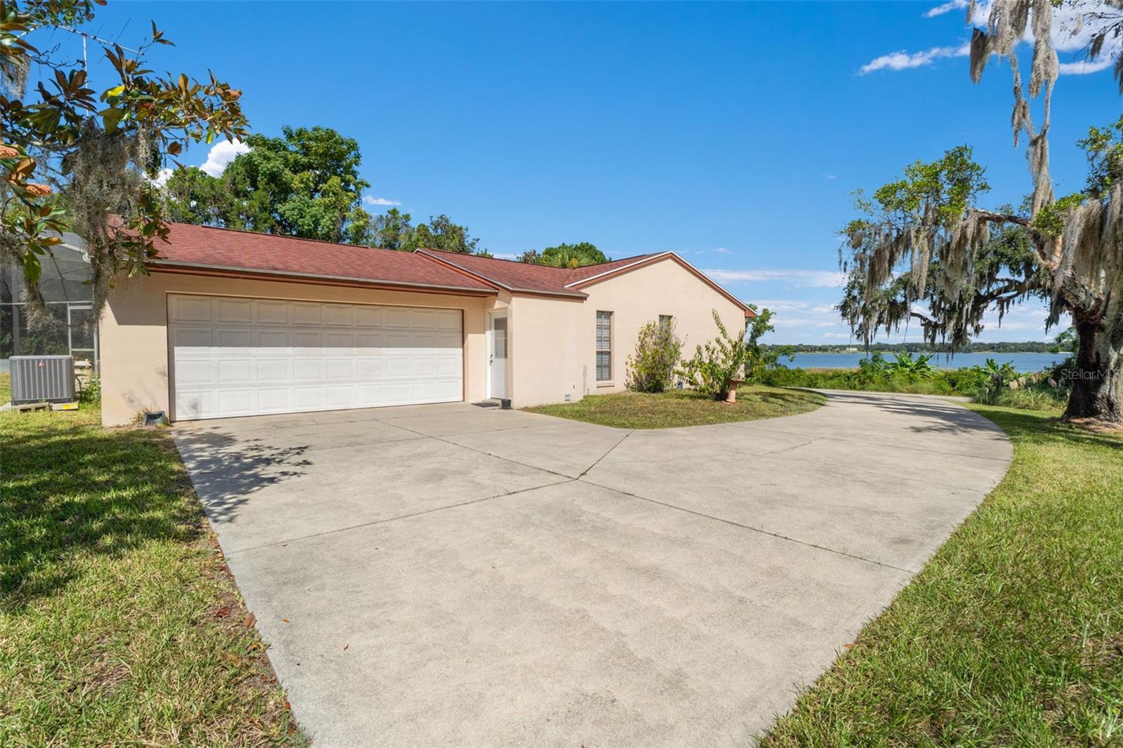 8943 Silver Lake Dr, Leesburg, FL 34788 photo
