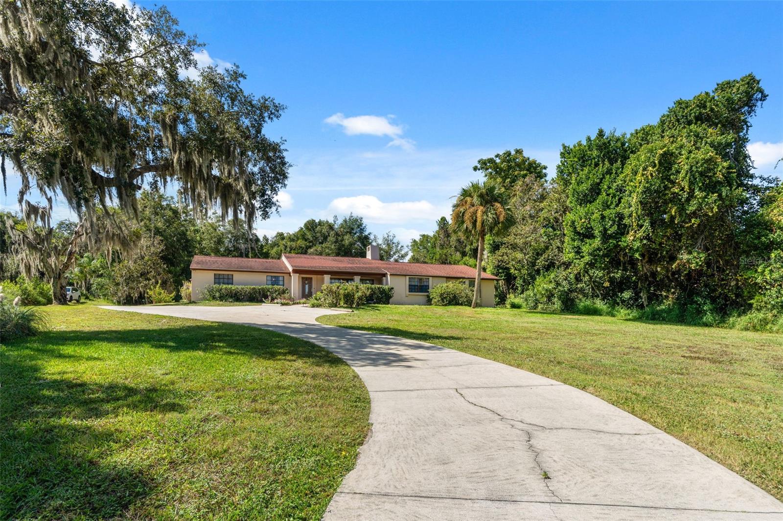 8943 Silver Lake Dr, Leesburg, FL 34788 photo