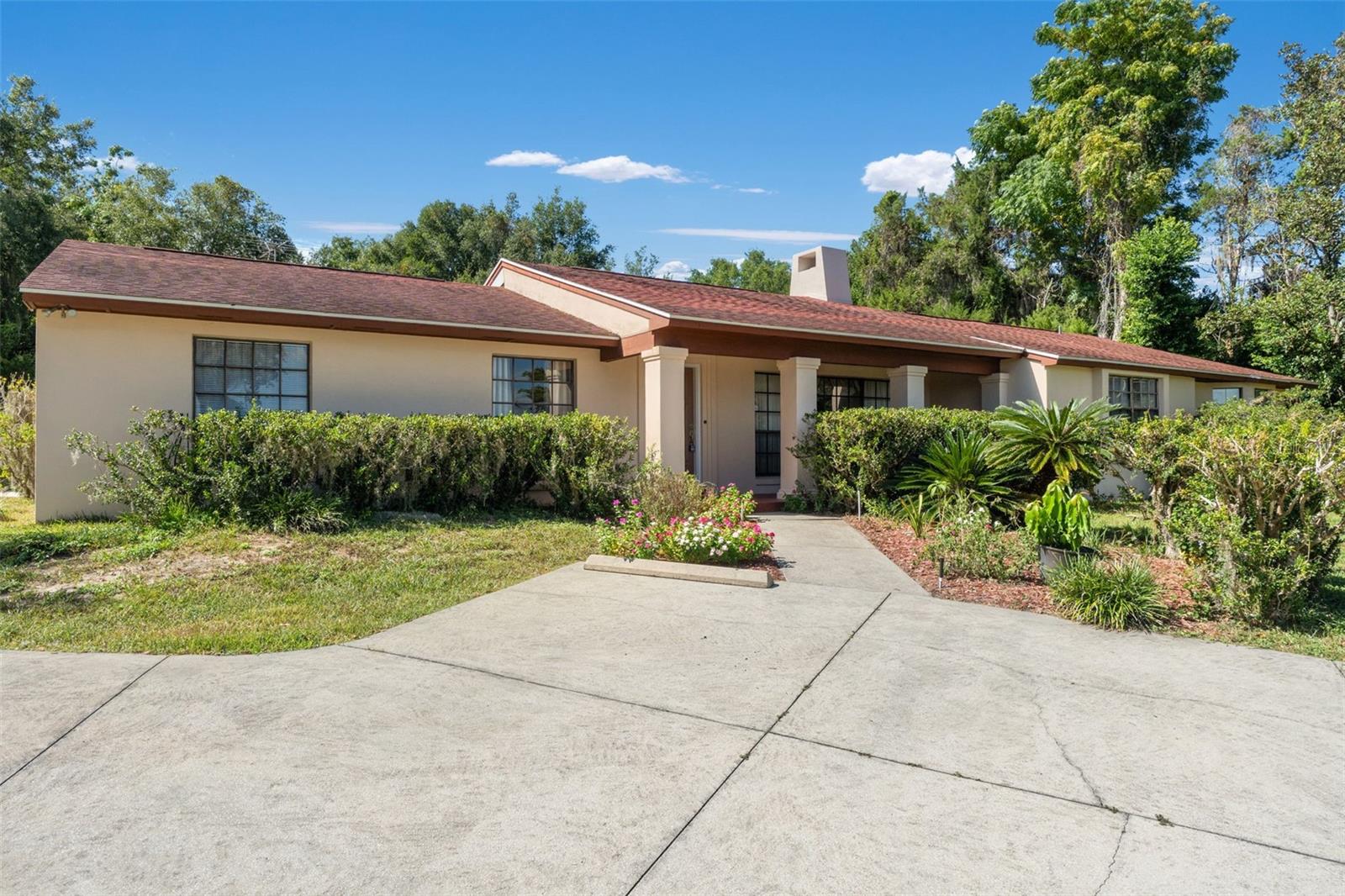 8943 Silver Lake Dr, Leesburg, FL 34788 photo