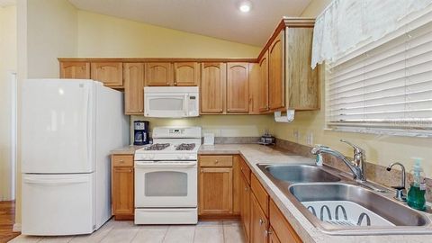 Single Family Residence in THE VILLAGES FL 1102 GOLDEN GROVE DRIVE 5.jpg