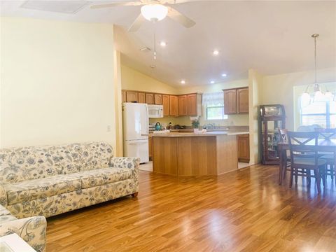 Single Family Residence in THE VILLAGES FL 1102 GOLDEN GROVE DRIVE 7.jpg