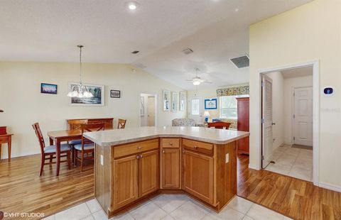 Single Family Residence in THE VILLAGES FL 1102 GOLDEN GROVE DRIVE 6.jpg