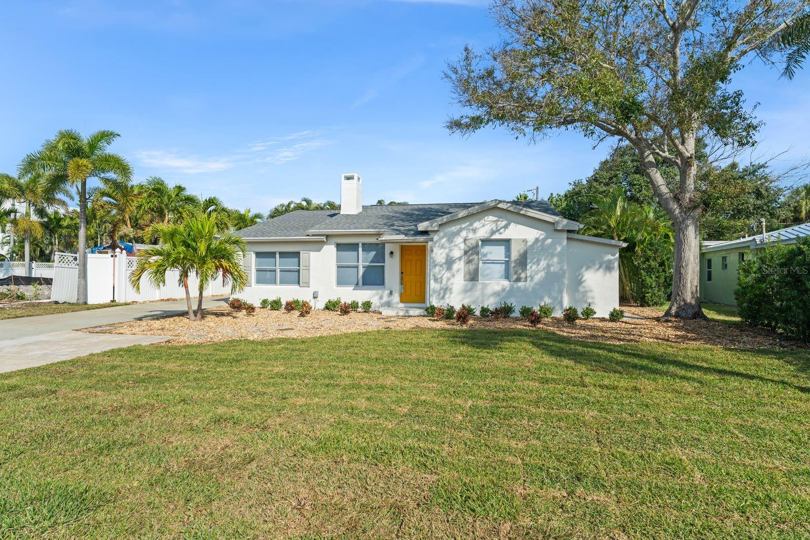 107 4 St, Belleair Beach, FL 33786