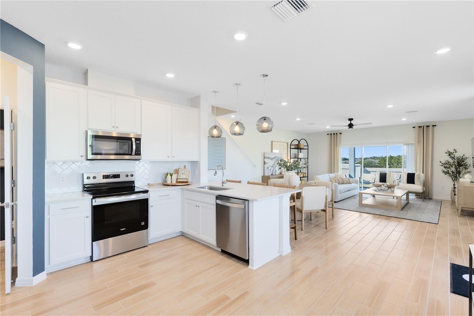 4364 Chester Spring Blvd, Davenport, FL 33837 photo