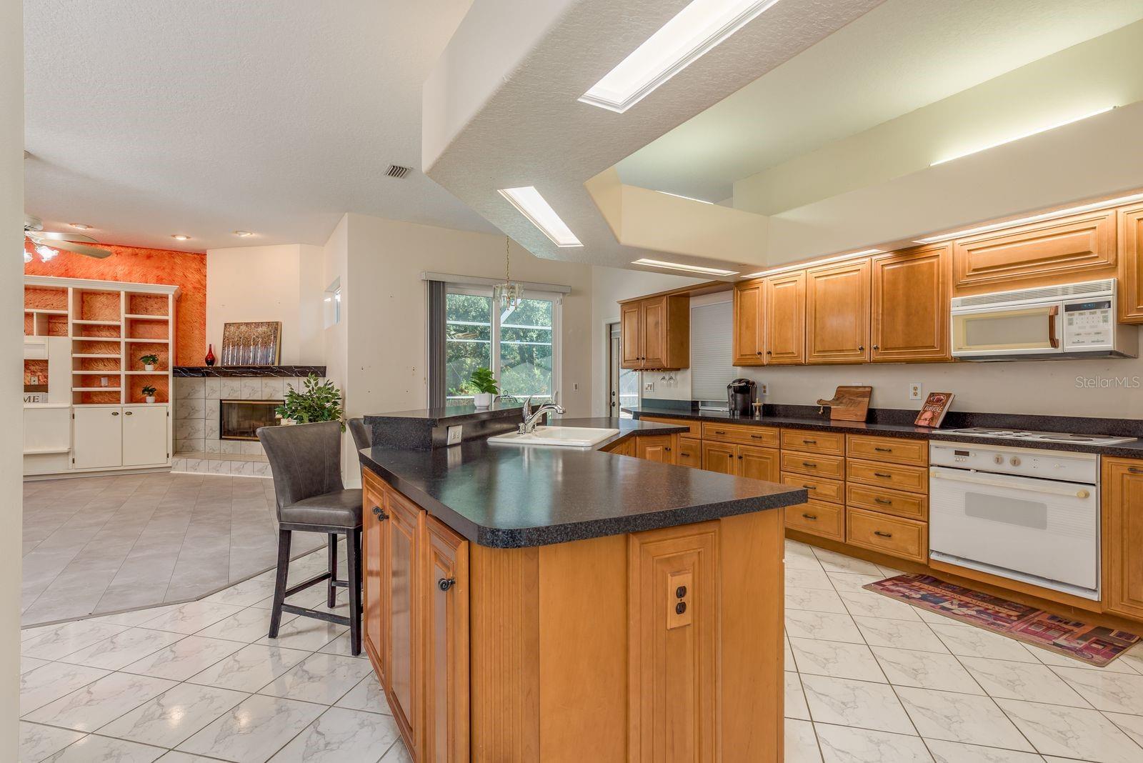 771 Weathersfield Dr, Dunedin, FL 34698 photo