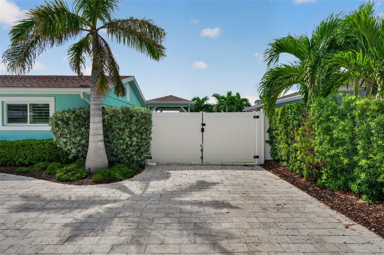 3708 Royal Palm Dr, Bradenton, FL 34210 photo