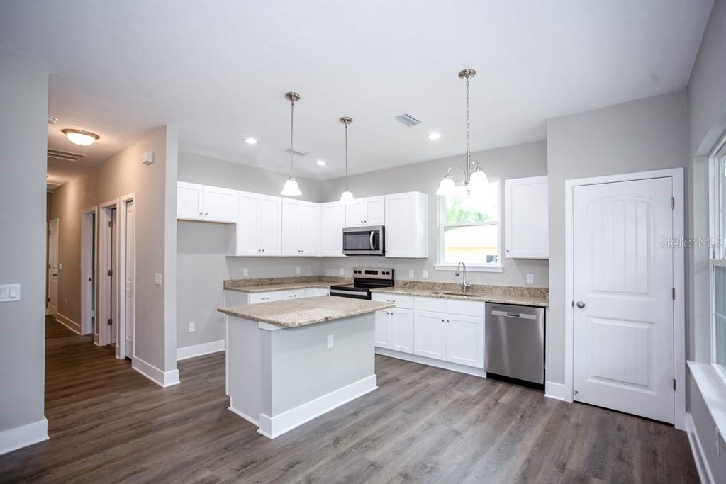 Single Family Residence in TRENTON FL 7282 SE 78TH PLACE 4.jpg