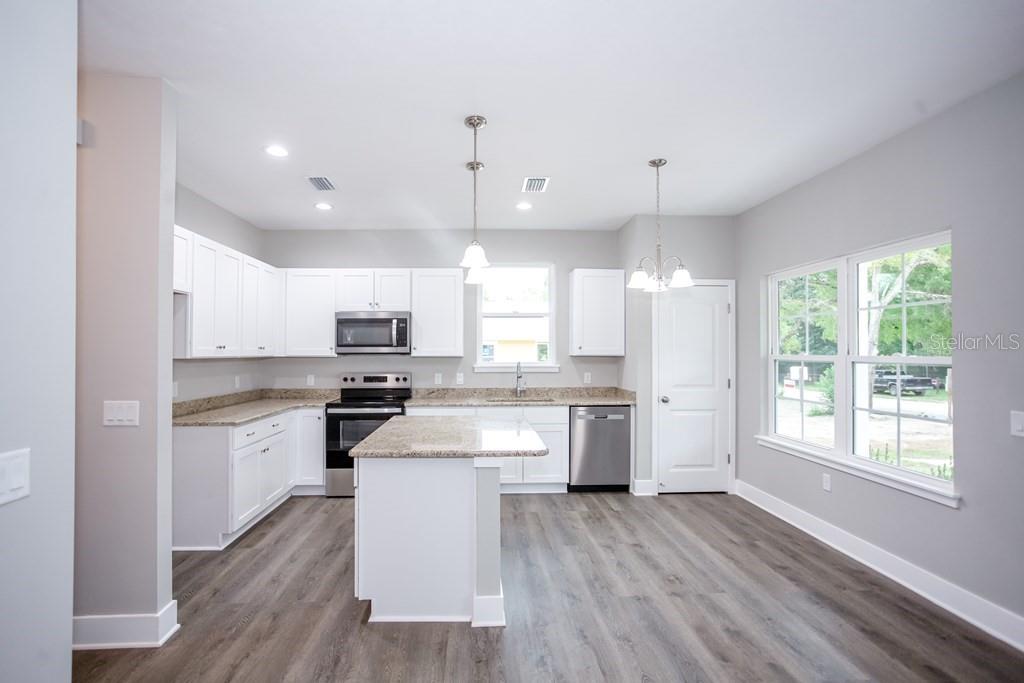 Single Family Residence in TRENTON FL 7282 SE 78TH PLACE 3.jpg