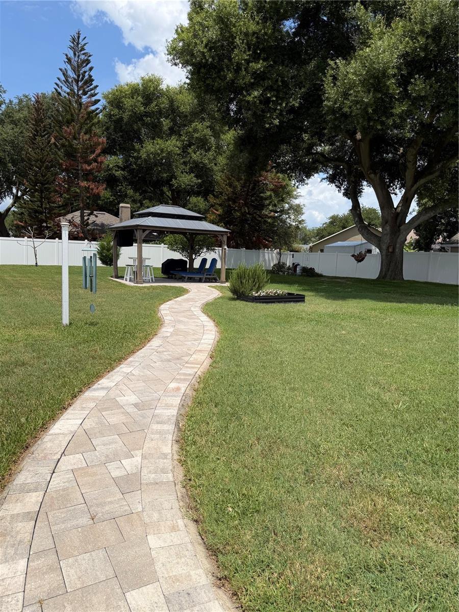 417 Anderson Dr, Tavares, FL 32778 photo