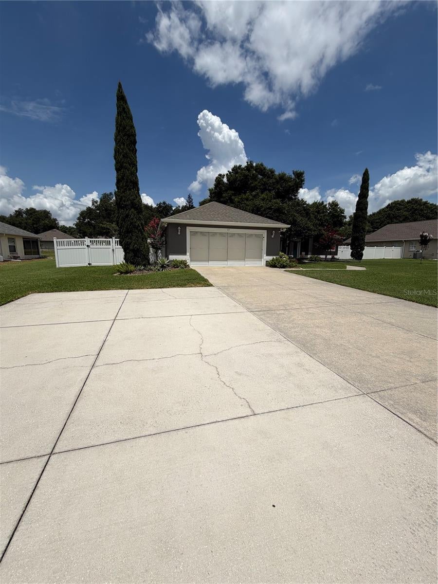 417 Anderson Dr, Tavares, FL 32778 photo