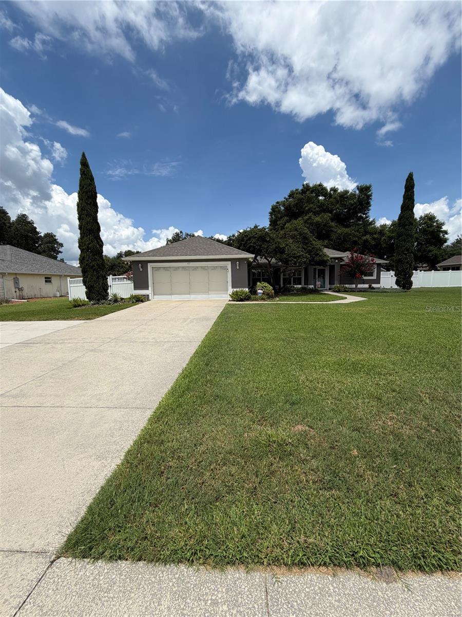 417 Anderson Dr, Tavares, FL 32778 photo