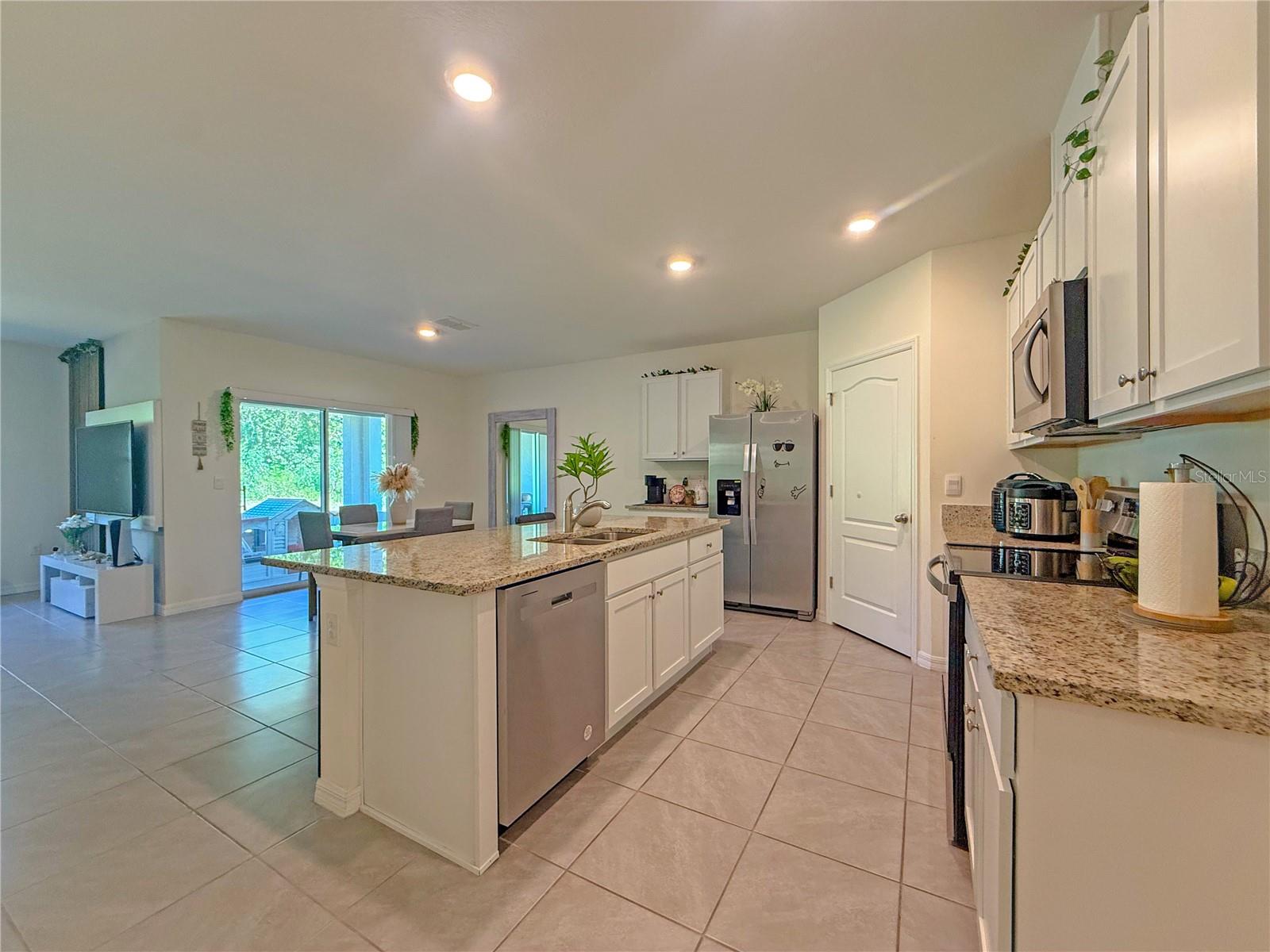 2033 E Gloria Dr, Deltona, FL 32725 photo