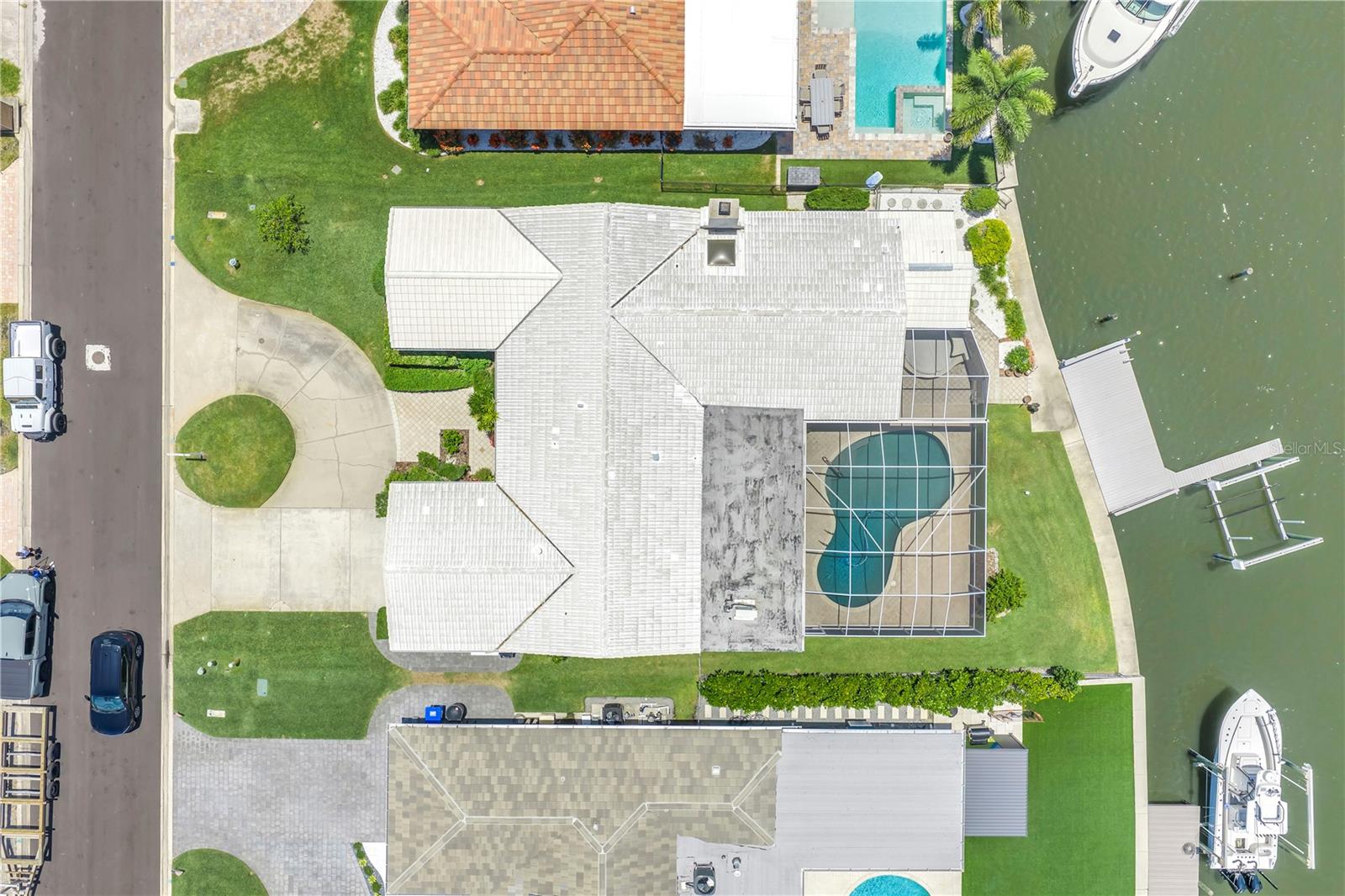2067 Massachusetts Ave, Saint Petersburg, FL 33703 photo