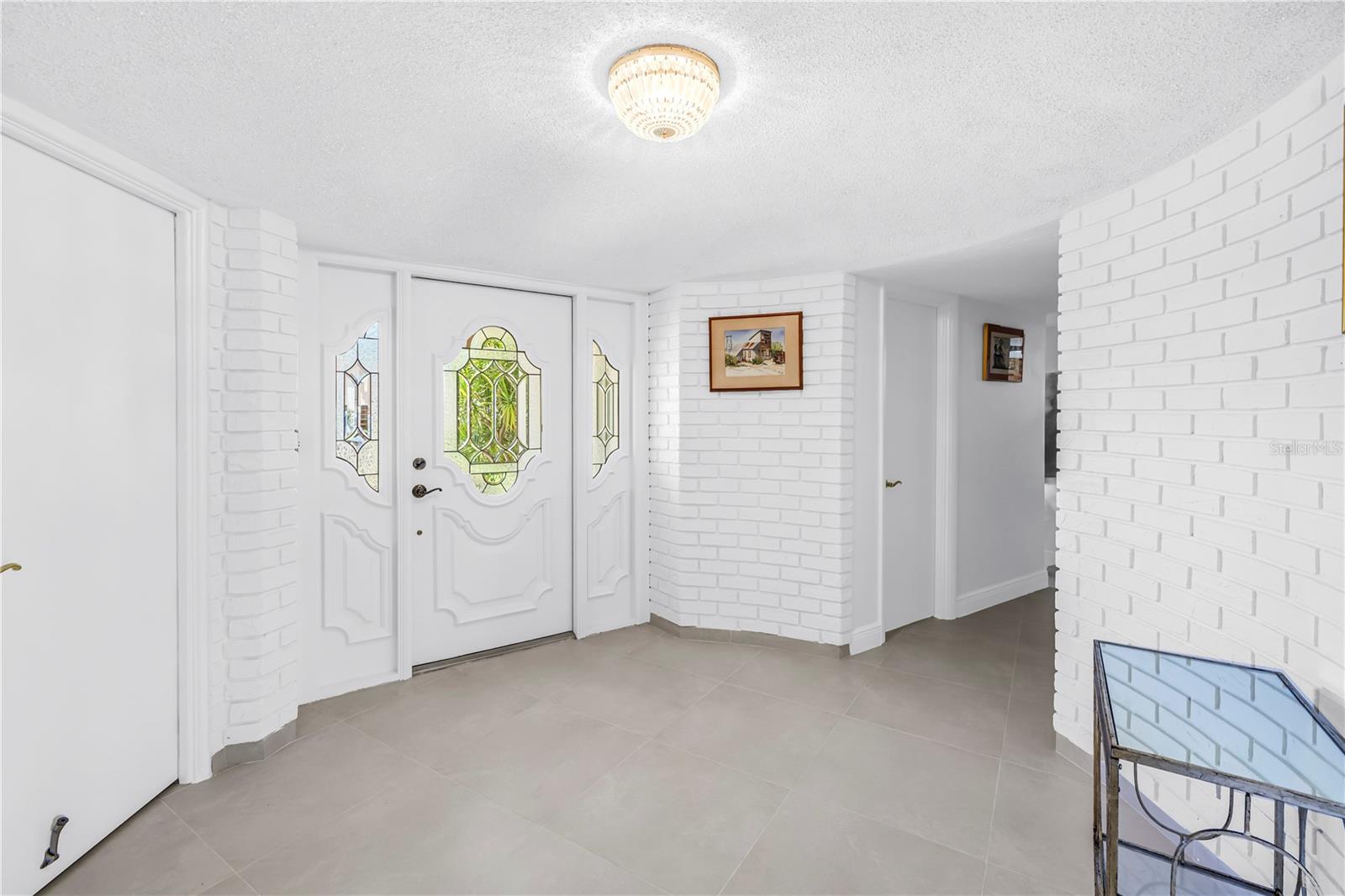 2067 Massachusetts Ave, Saint Petersburg, FL 33703 photo