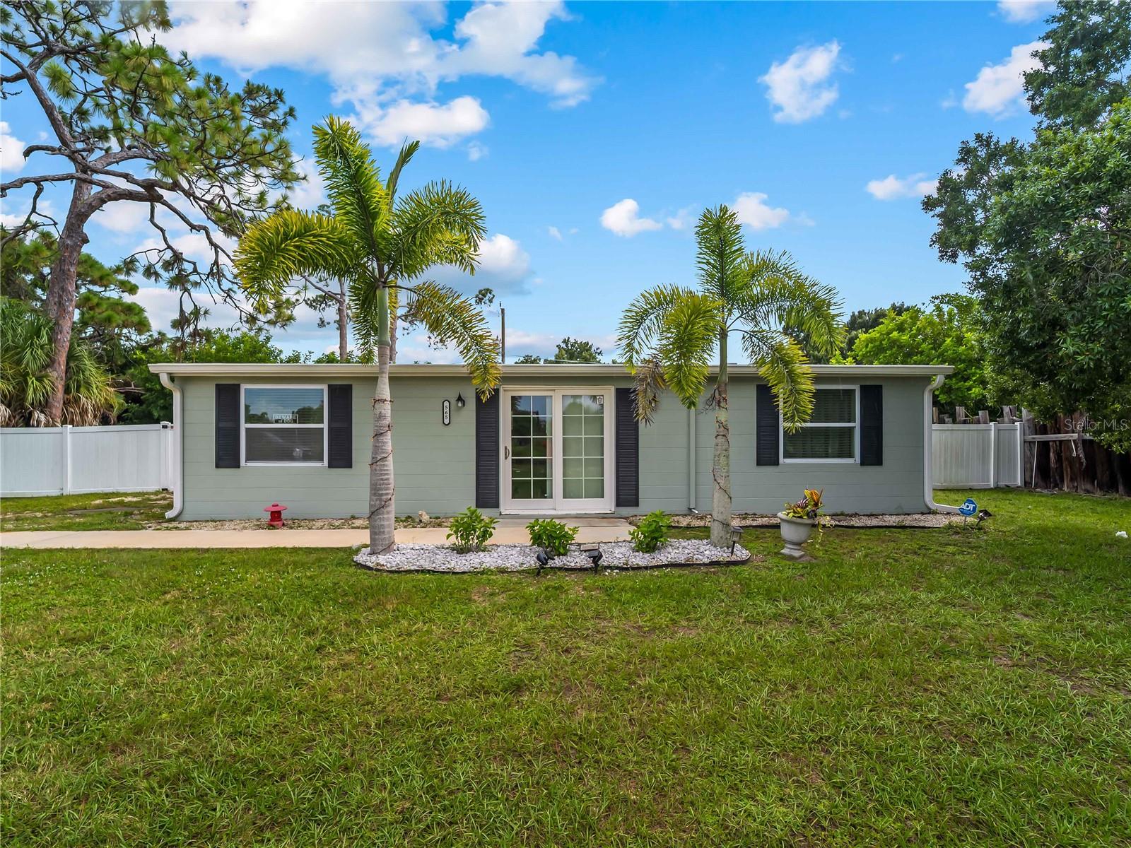 565 Elliot St, Englewood, FL 34223