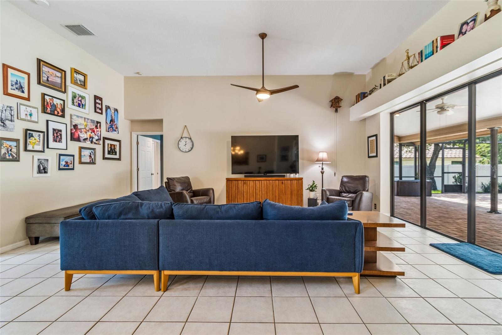 2937 Hillcreek Cir, Clearwater, FL 33759 photo