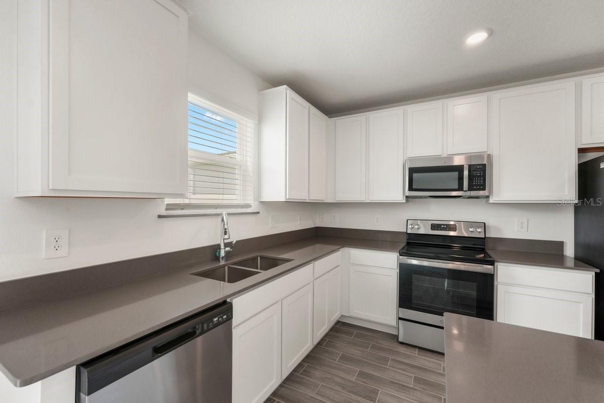 3096 Blue Bonnet Ln, Osteen, FL 32764 photo