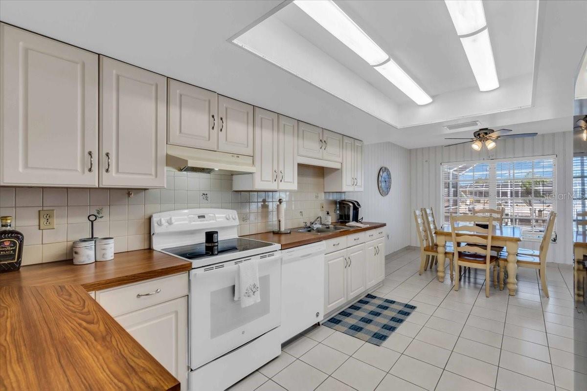 3816 Royal Palm Dr, Bradenton, FL 34210 photo