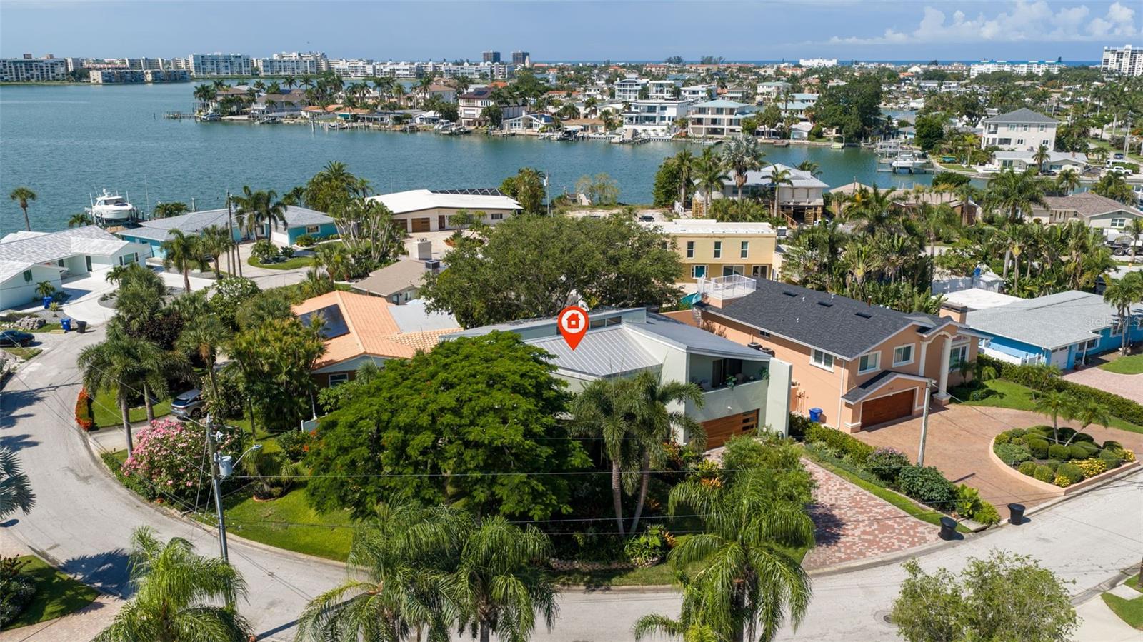735 79 Cir, Saint Petersburg, FL 33707 photo