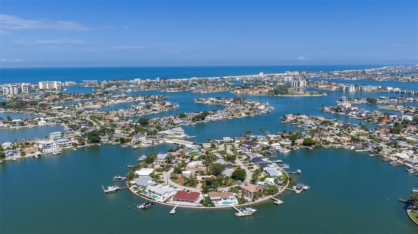 735 79 Cir, Saint Petersburg, FL 33707 photo