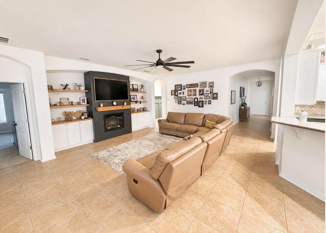 1518 Rhodeswell Ln, Dover, FL 33527 photo