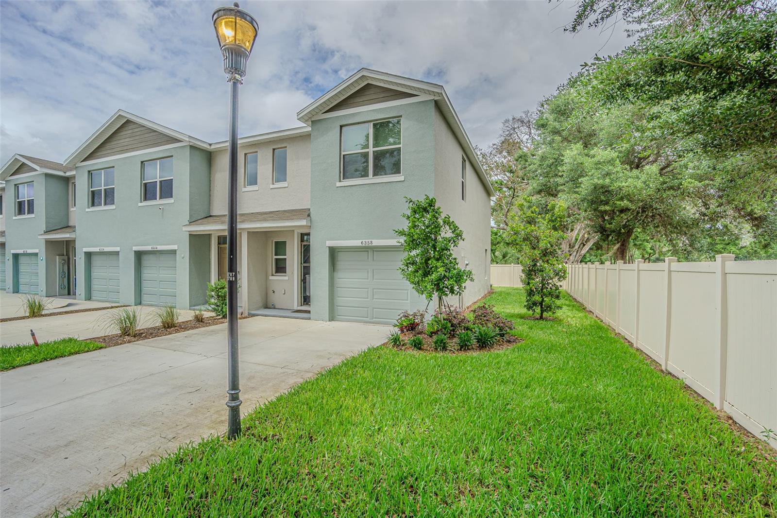 6358 Sophie Oaks Ct, Tampa, FL 33610 photo