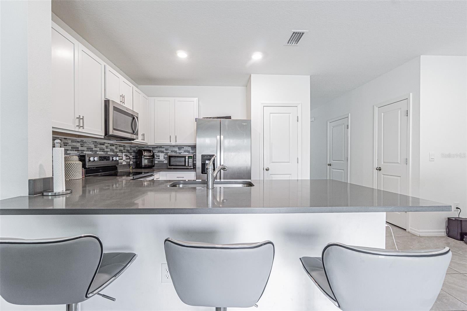 6358 Sophie Oaks Ct, Tampa, FL 33610 photo