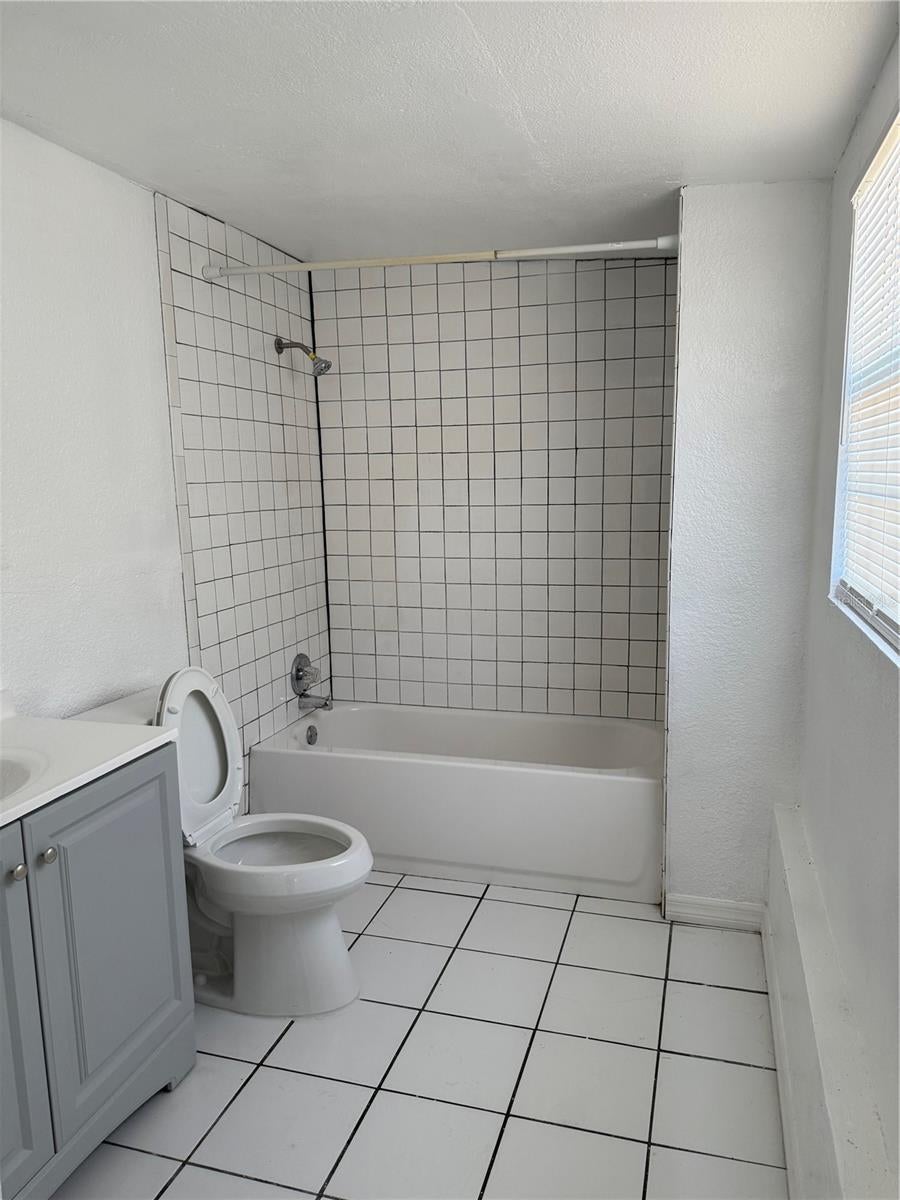 4737 56 Ave, Saint Petersburg, FL 33714 photo