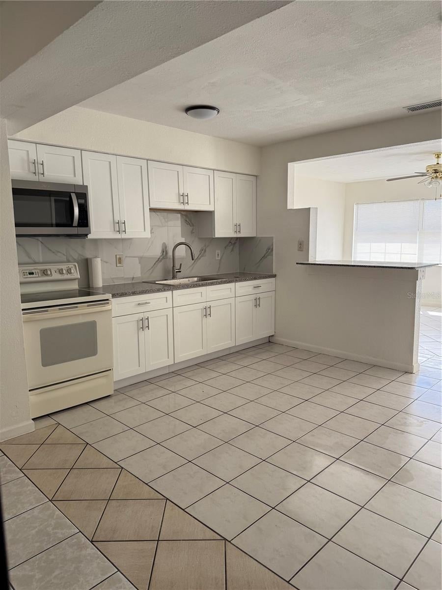 4737 56 Ave, Saint Petersburg, FL 33714 photo
