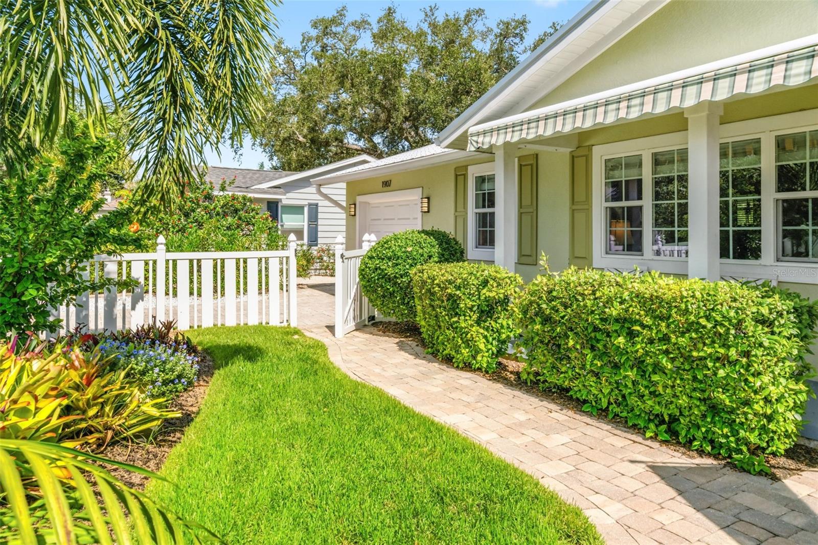 1907 Magnolia St, Sarasota, FL 34239 photo