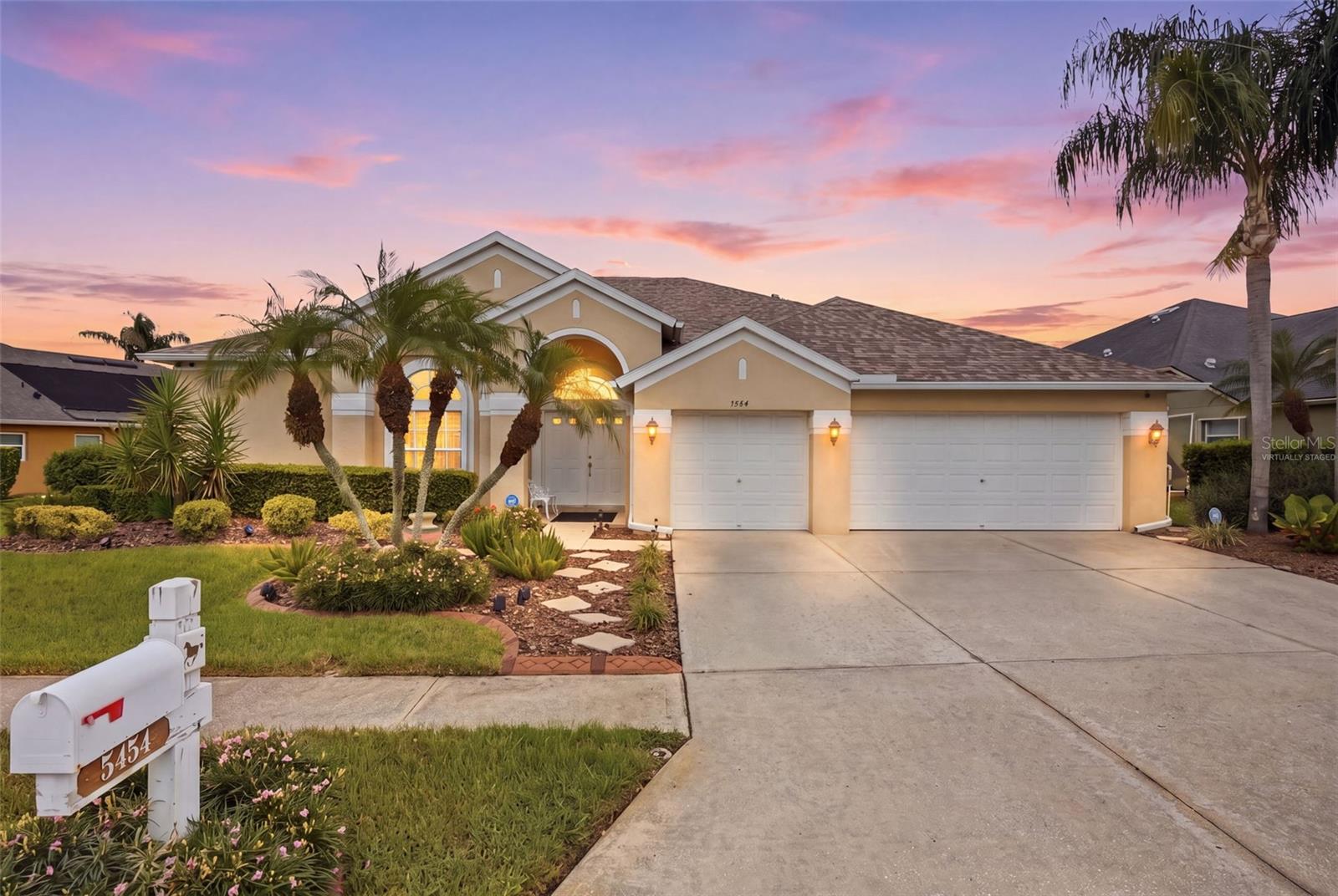 5454 Spectacular Bid Dr, Wesley Chapel, FL 33544