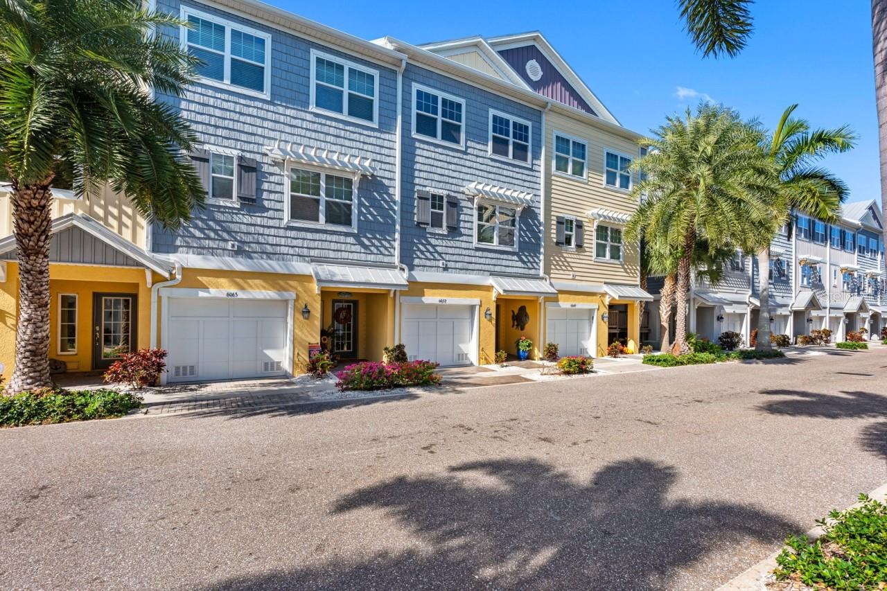 6057 Moorings Dr, Saint Petersburg, FL 33712