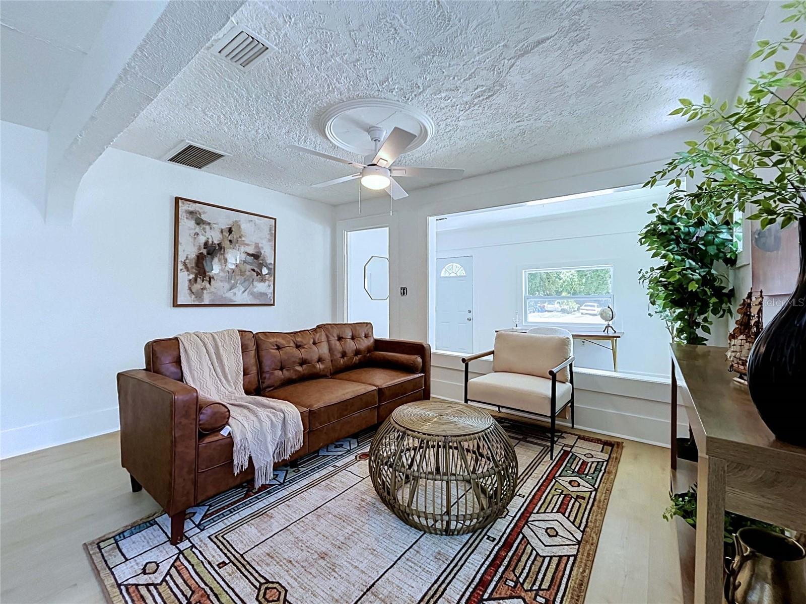 1835 24 St, Saint Petersburg, FL 33712 photo