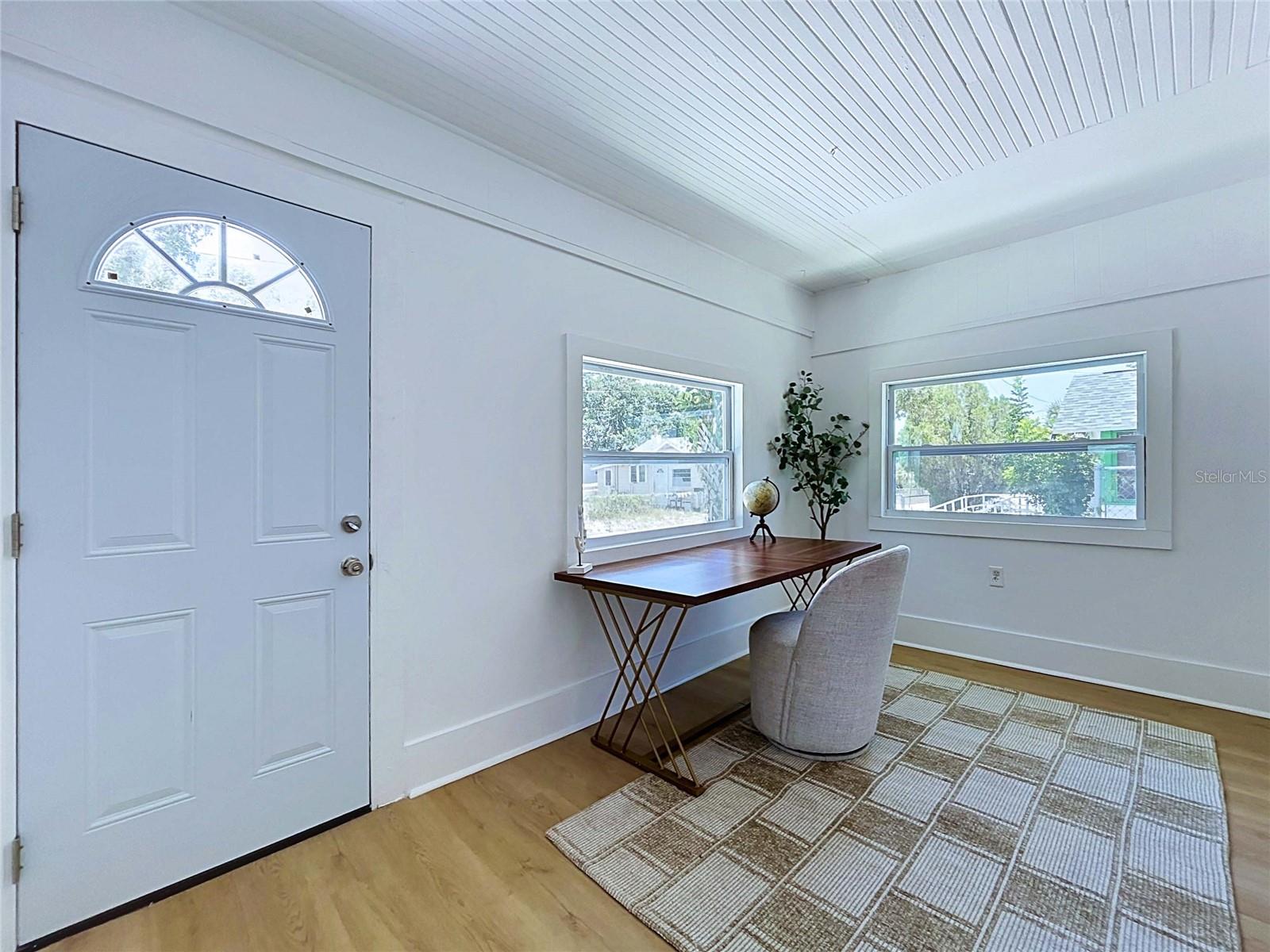 1835 24 St, Saint Petersburg, FL 33712 photo