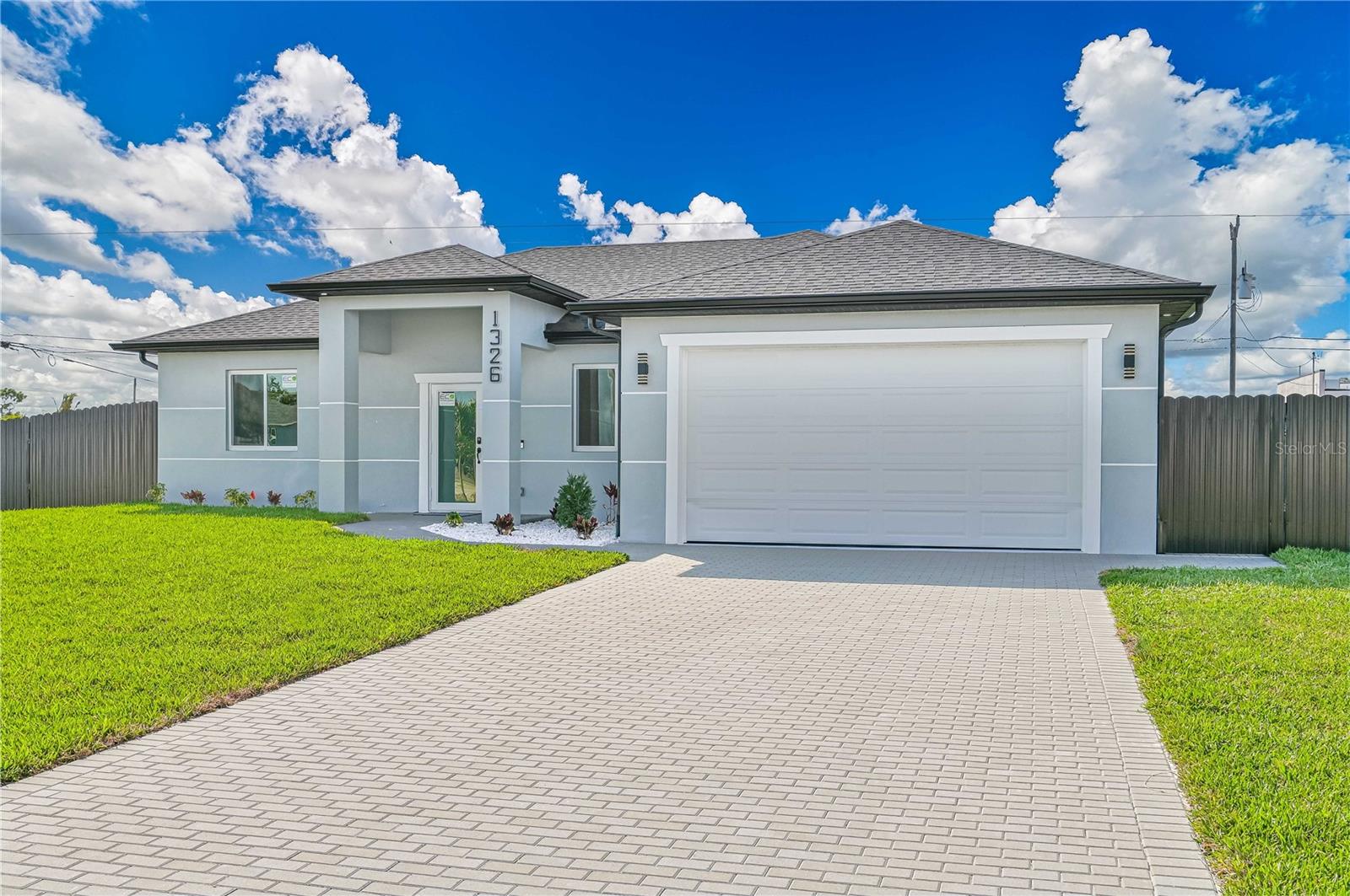 1326 NE 7 Pl, Cape Coral, FL 33909 photo