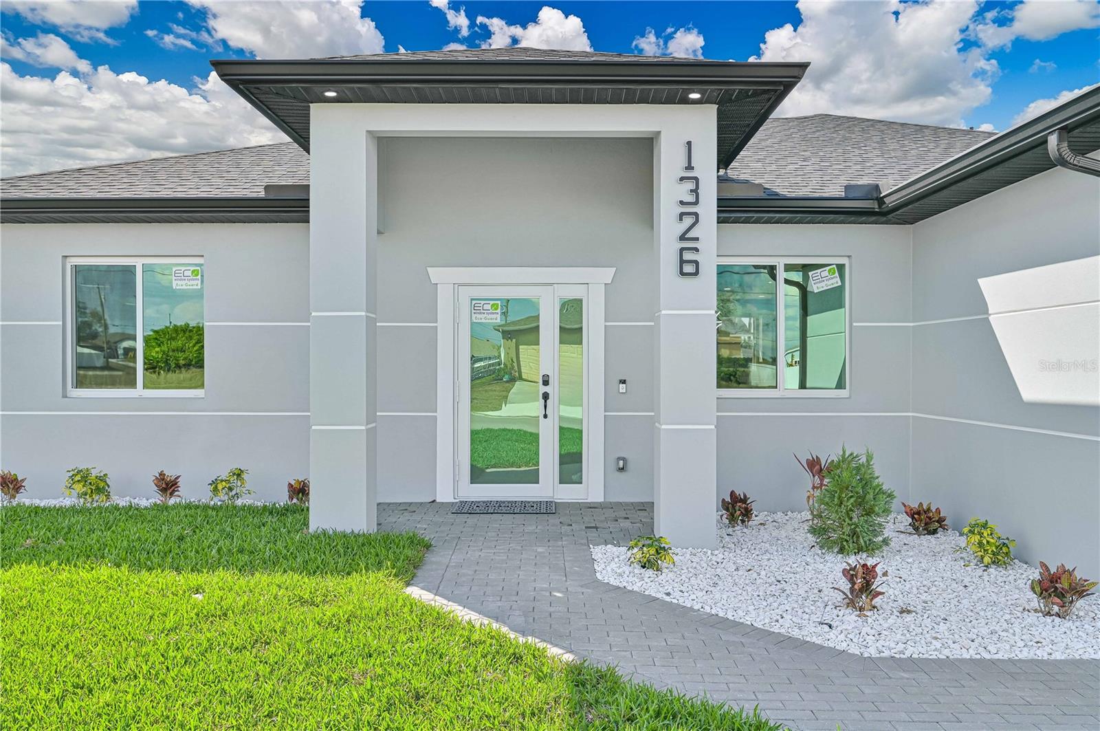 1326 NE 7 Pl, Cape Coral, FL 33909 photo