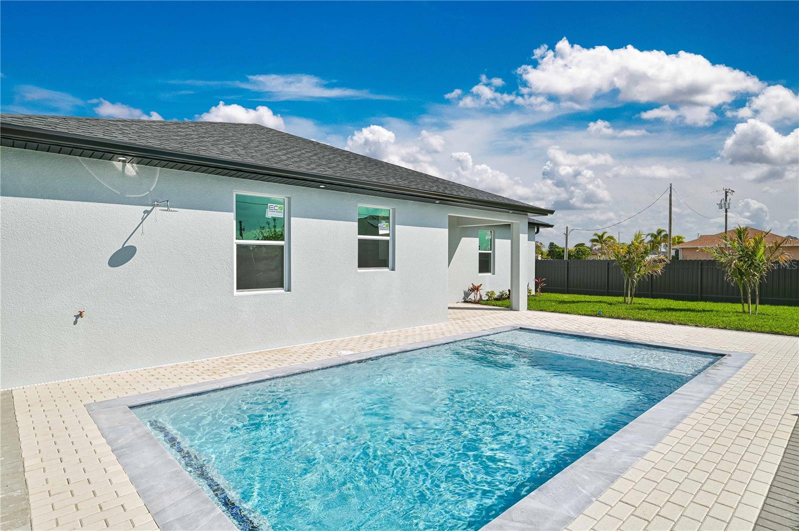 1326 NE 7 Pl, Cape Coral, FL 33909 photo