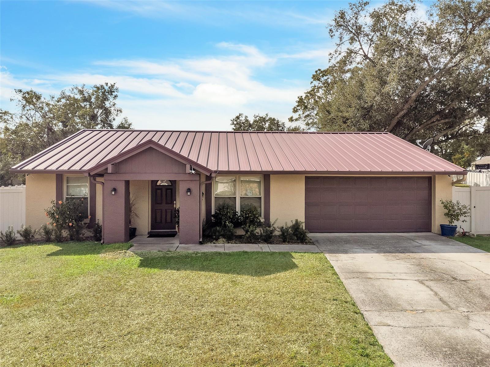 3509 King George Ln, Seffner, FL 33584