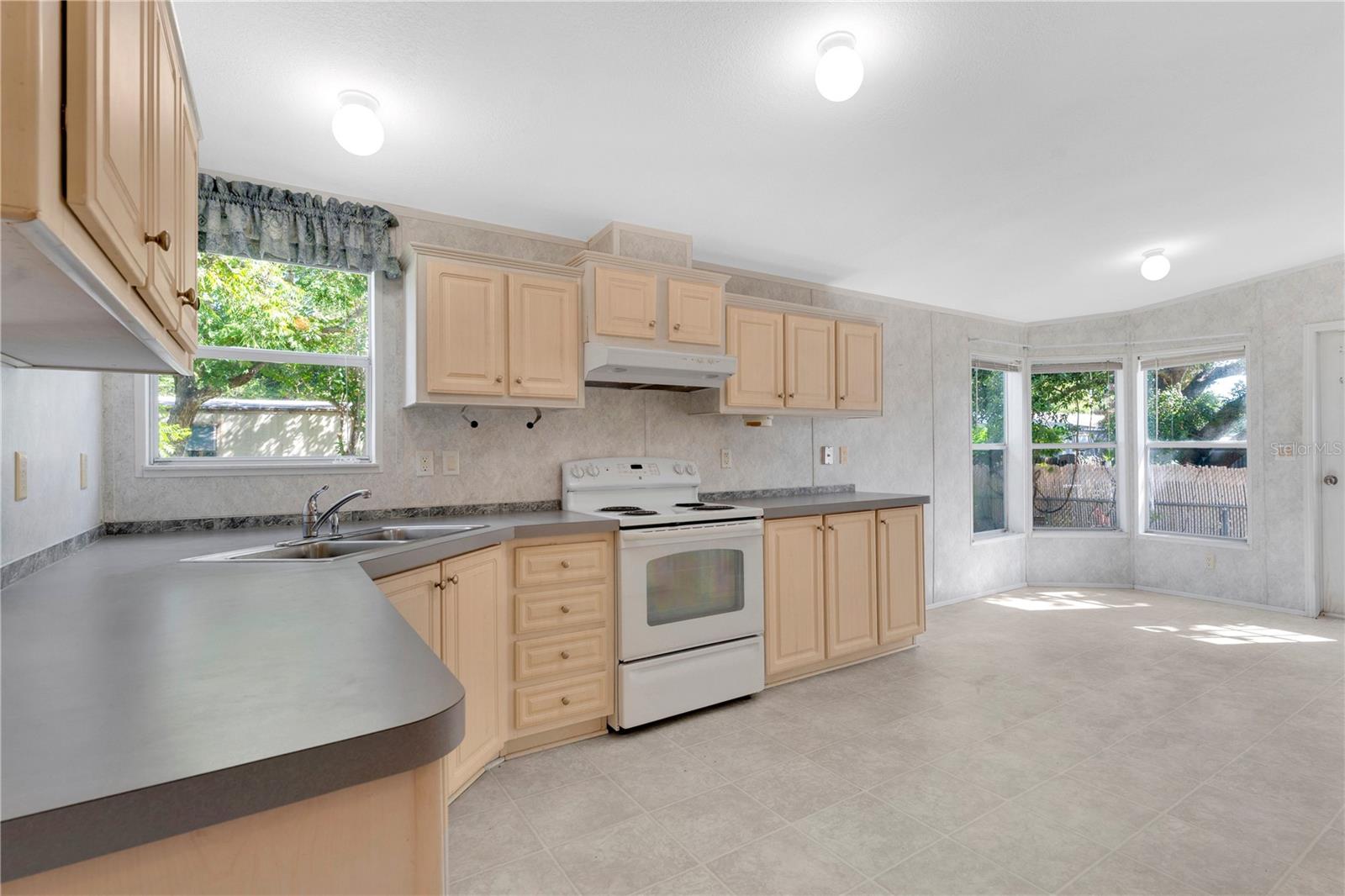 4755 Bunting Ave, Orlando, FL 32812 photo