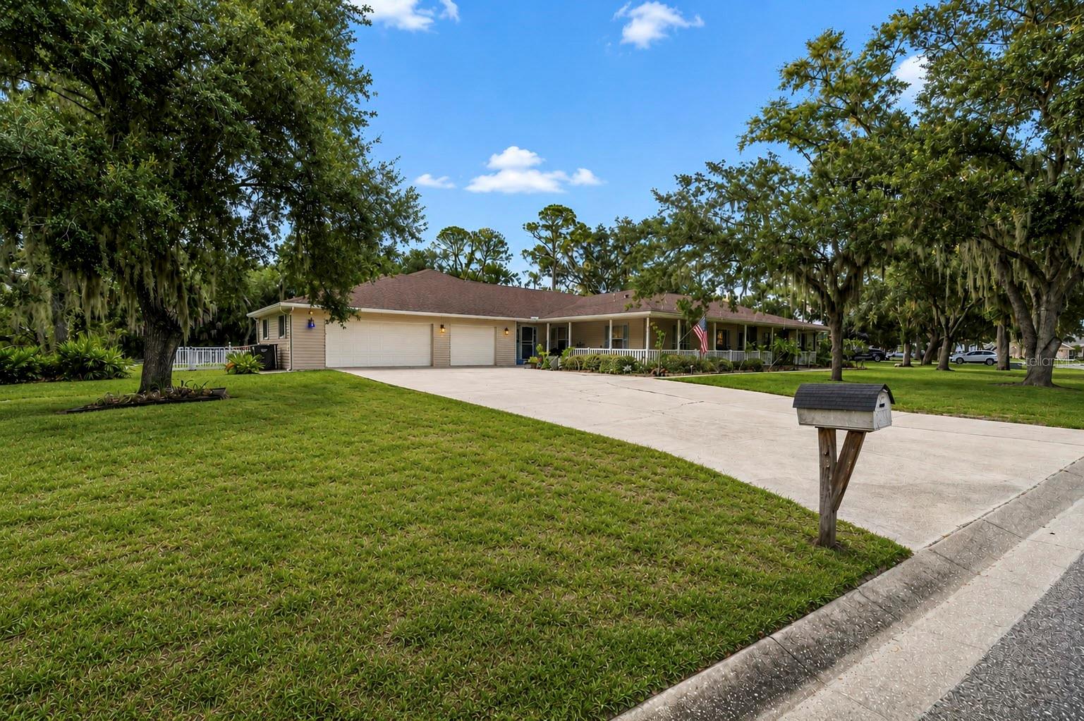 608 Woodview Way, Bradenton, FL 34212 photo