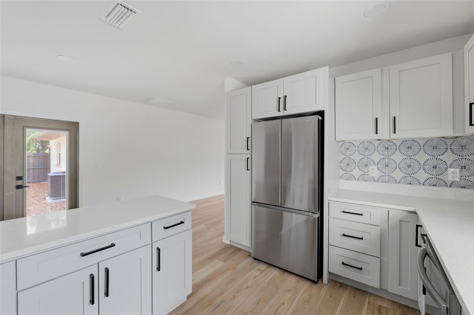 3030 5 St, Saint Petersburg, FL 33704 photo